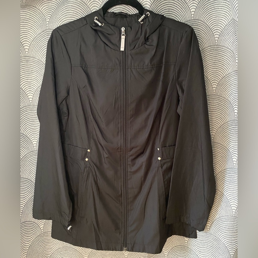 💸$7 bundled- 3 for$21 SALE💸 
Black Water Resistant Jacket